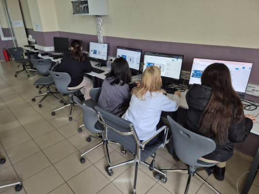 tinkercad ile arduino yu simule ediyoruz